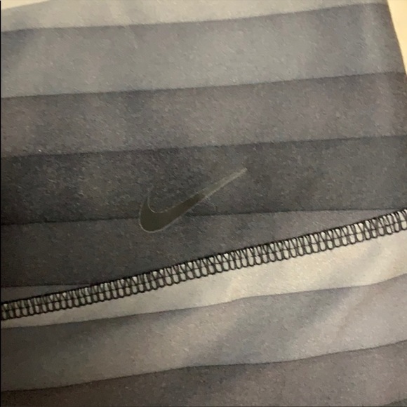 Nike Dri Fit Capri Legging - Picture 3 of 6